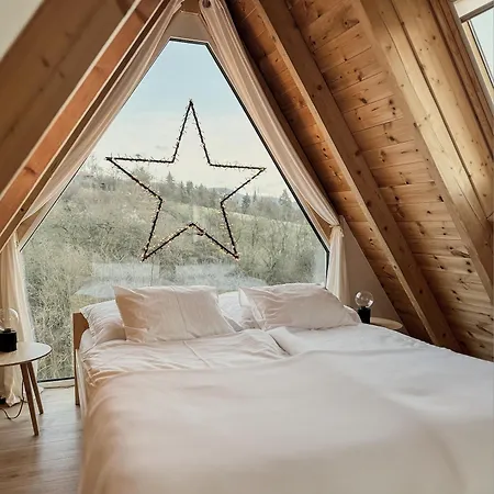 Zebi Vendeghaz * Zebegény