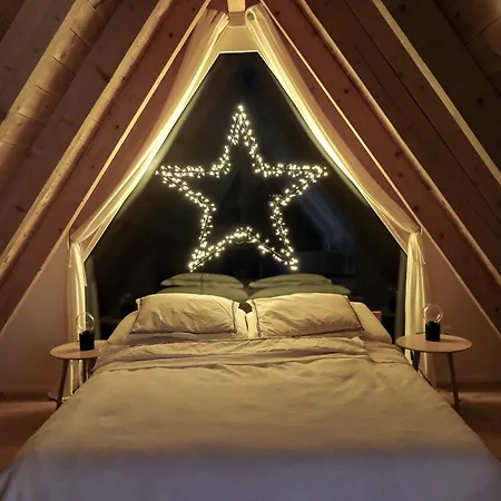 Zebi Vendeghaz 아파트 *