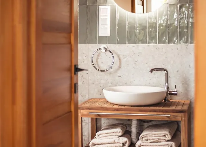 Zebi Vendeghaz Zebegény